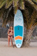 Nahaufnahme von Moai 10'6 SUP-Board mit Detail der Textur und Finne