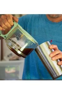 red paddle isolierter trinkbecher